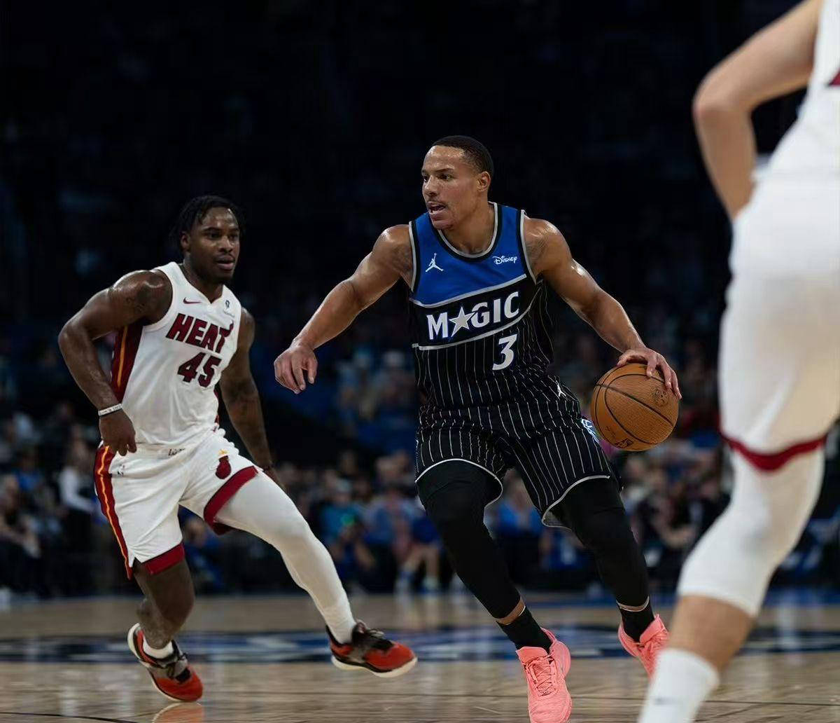 NBA常规赛今晨走向成谜；丹佛掘金伤情更新；压力陡增；更衣室氛围转暖的简单介绍