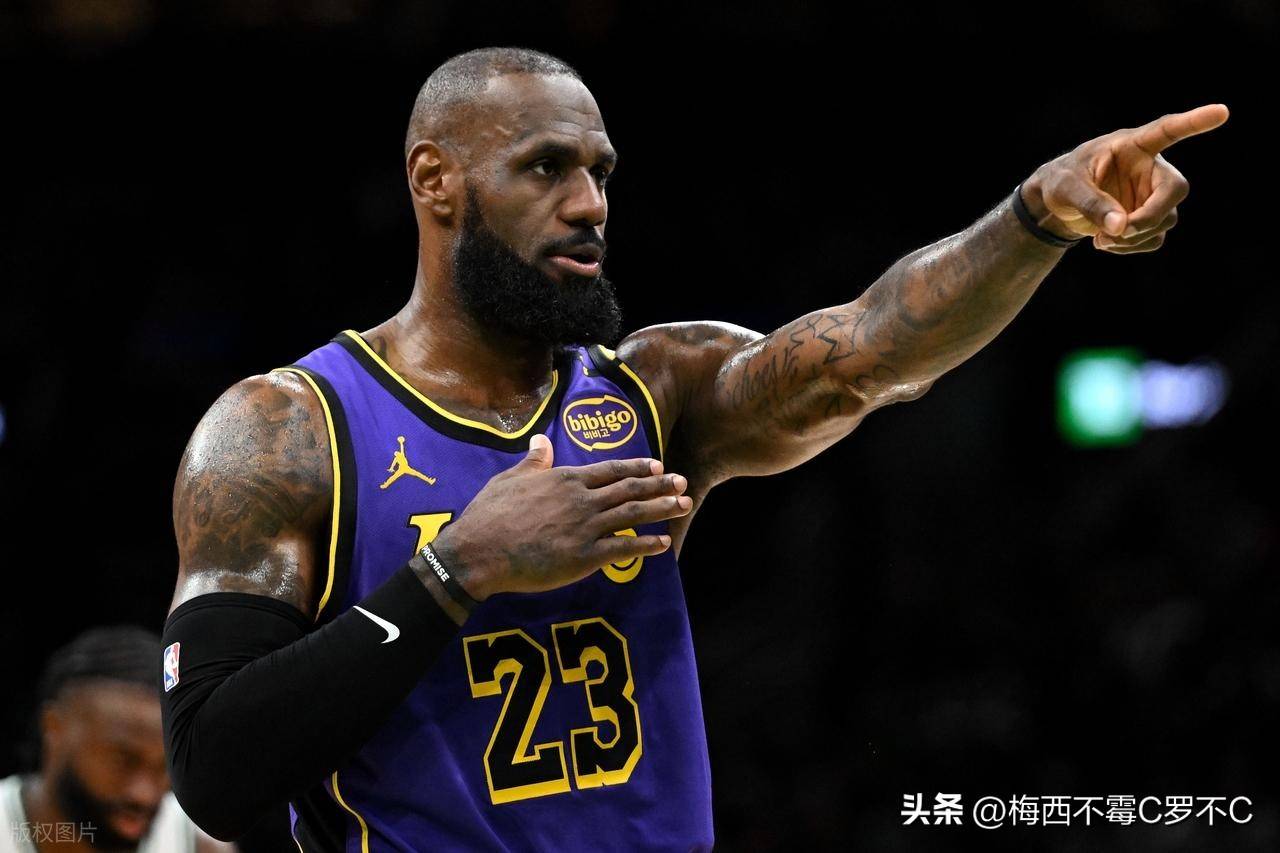 詹姆斯在美国队比赛中比分优势明显，赛况扑朔迷离引发热议！的简单介绍